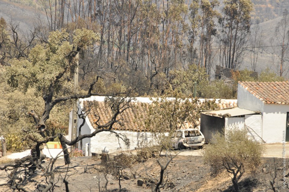 Sul Informação - Último passo para recuperação de casas ardidas no Algarve foi dado hoje