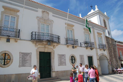 Sul Informação - Loulé comemora 25 de abril com debates, memórias e o jogo da Democracia