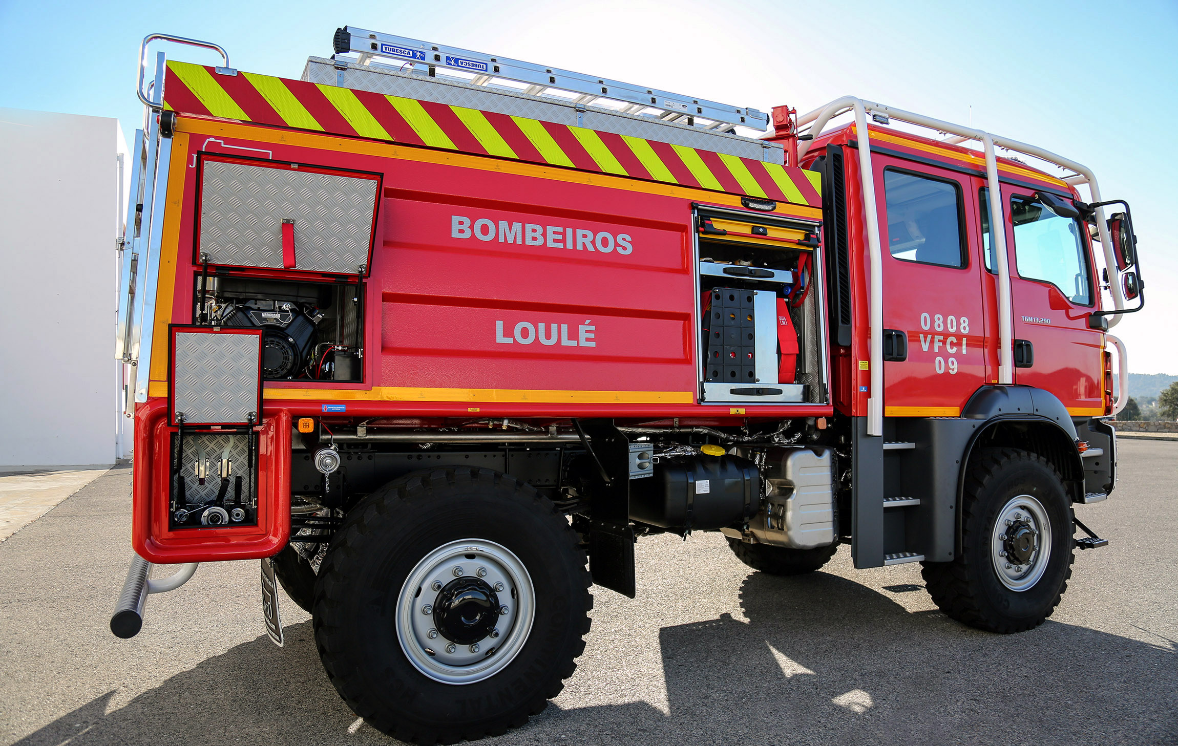 Sul Informação - Veículo Florestal de Combate a Incêndios «inovador» reforça Corpo de Bombeiros de Loulé