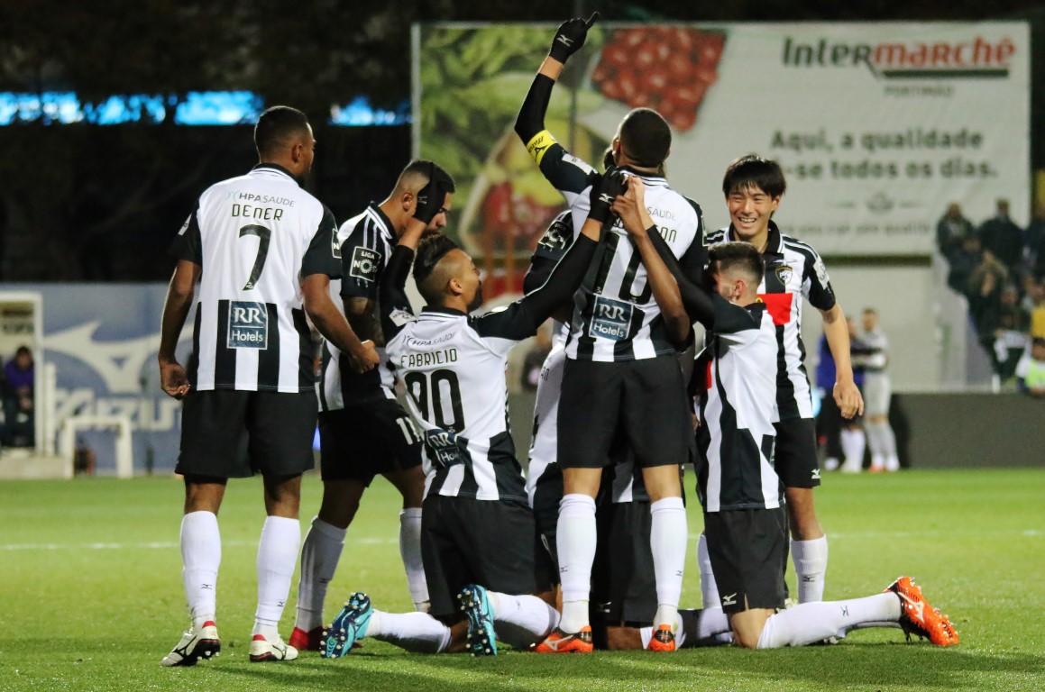 Sul Informação - Fotogaleria: Portimonense não conseguiu fazer história e a festa foi do Benfica