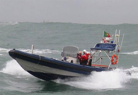 Sul Informação - Marinha resgata homem em barco de recreio ao largo de Quarteira