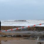 Sul Informação - Praia de Faro teve mais uma tarde de sobressalto depois de noite com estragos [com fotos]