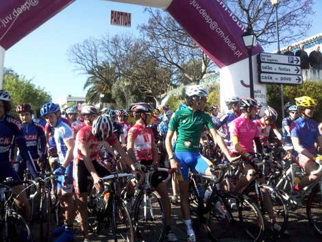 Sul Informação - Ciclismo: Pelotão júnior corre a Volta ao Município de Loulé