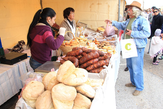 Sul Informação - Queijo fresco, pão quente e outras iguarias atraíram milhares a Vaqueiros