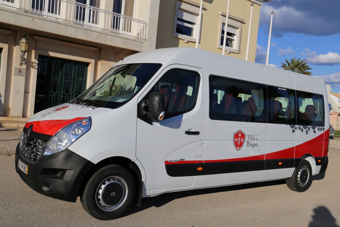 Sul Informação - Câmara de Vila do Bispo tem nova carrinha de 17 lugares