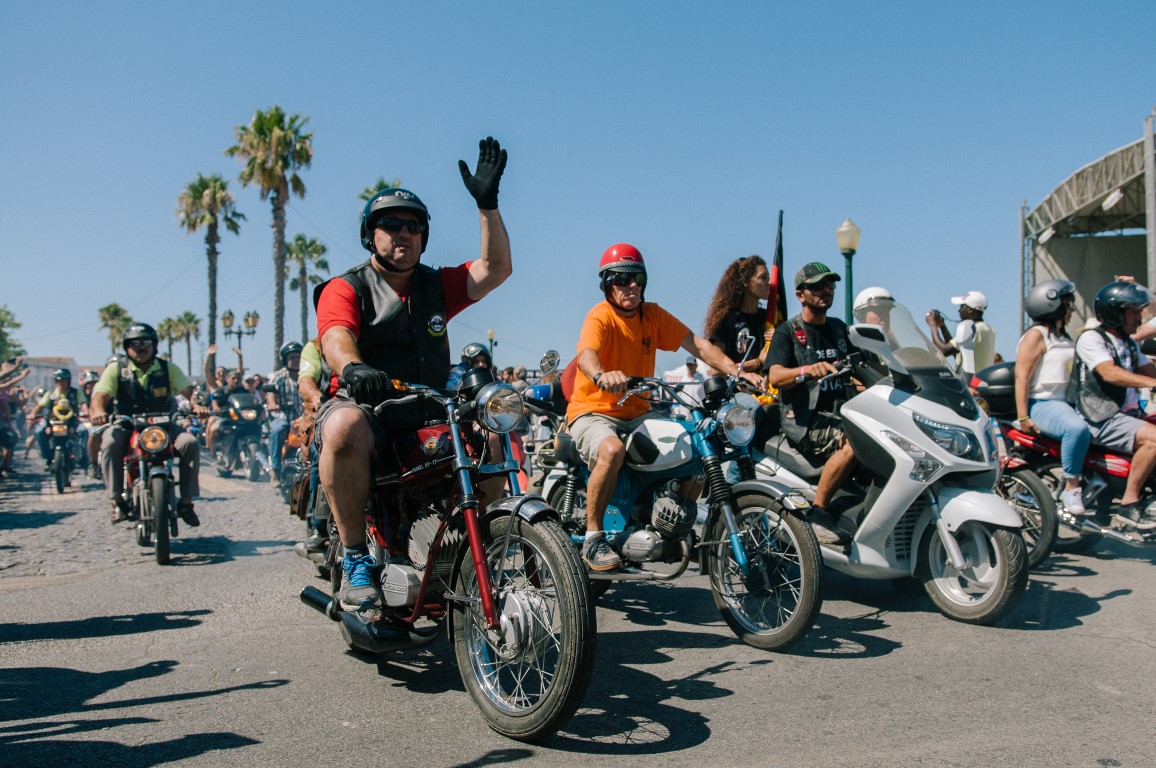 Sul Informação - Fotogaleria: Criatividade, animação e roncar de motores marcaram o até para o ano dos motards