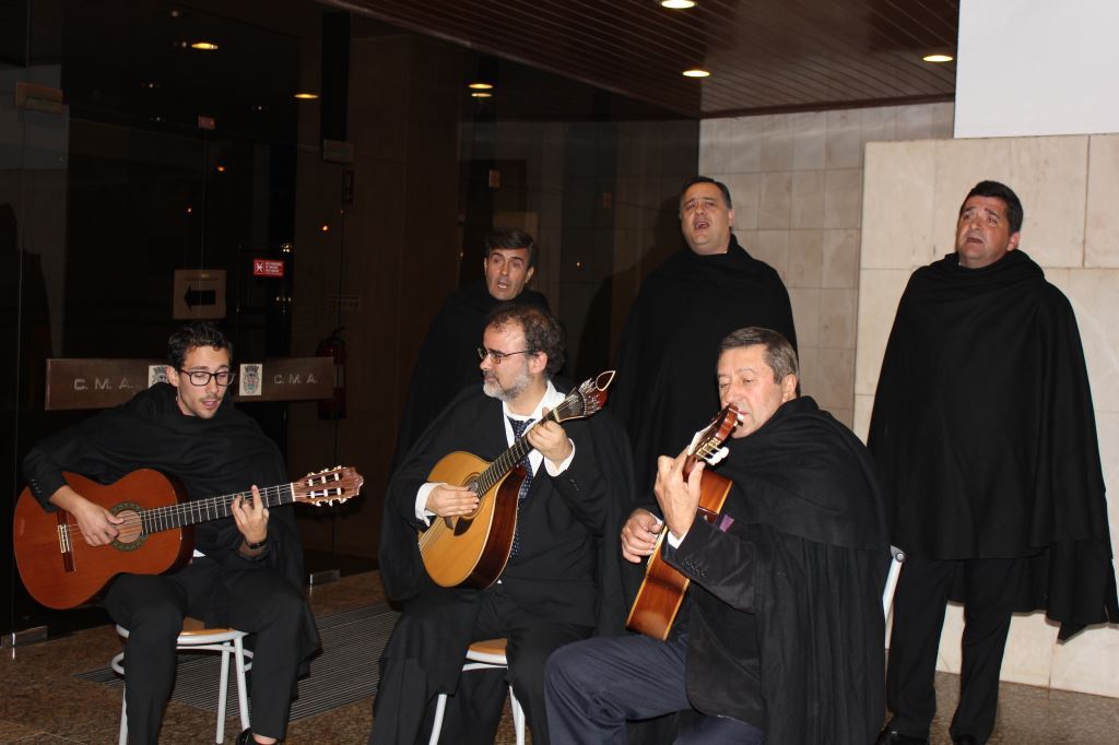 Sul Informação - Albufeira “canta” serenatas aos idosos da zona antiga da cidade