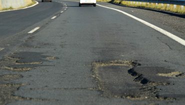 Buracos Via do Infante A22 (2)|A22 Via do Infante Obras|Obras via do infante a22 (Medium)|Via do Infante mau estado piso (Medium)|Obras via do infante piso mau estado