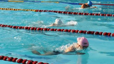 Female swimmer from beneath|Calendário Provas Torneio Natação Cadetes Lagoa